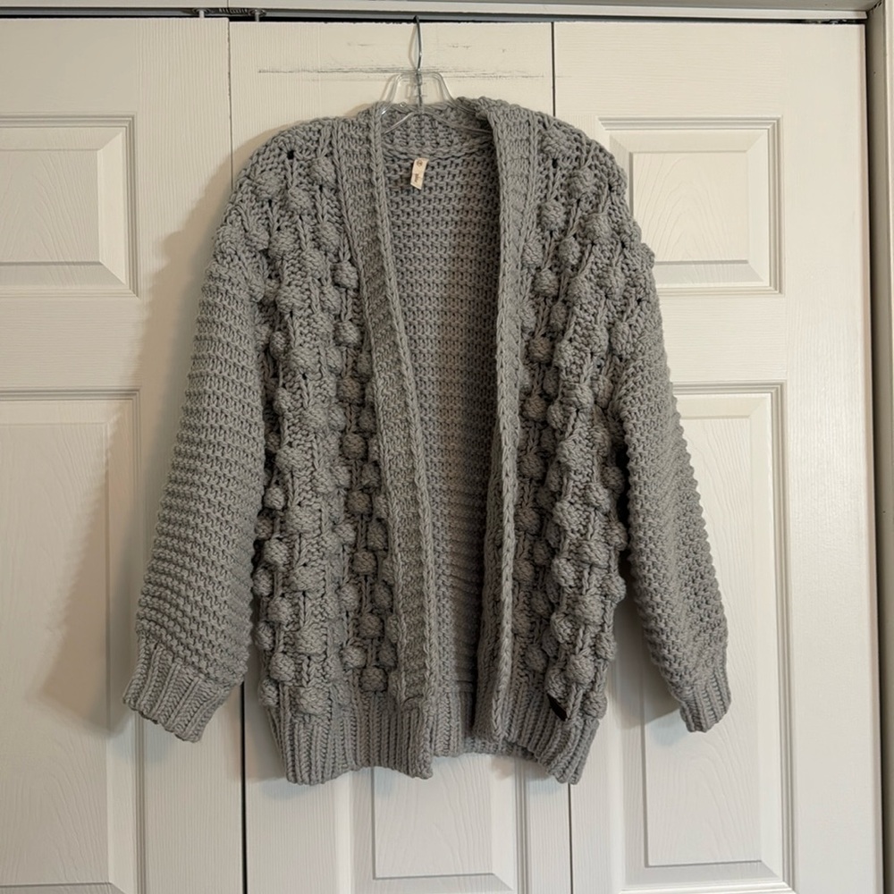Wishlist Chunky Oversized Women’s S/M Cozy Gray Knit Cardigan Handmade. G1